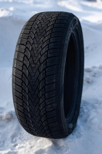 фото протектора и шины WINTERHAWKE I Шина ZMAX WINTERHAWKE I 175/65 R14 82T