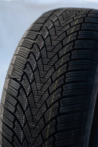 фото протектора и шины WINTERHAWKE I Шина ZMAX WINTERHAWKE I 175/65 R14 82T