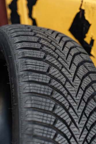 фото протектора и шины Ice Blazer Alpine+ Шина Sailun Ice Blazer Alpine+ 175/60 R15 81H