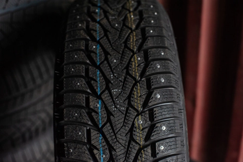 фото протектора и шины WINTERNOVA STUD III Шина ZMAX WINTERNOVA STUD III 195/75 R16C 107/105R