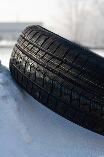 фото протектора и шины ICEPIONEER 868 Шина ZMAX ICEPIONEER 868 225/40 R18 92H