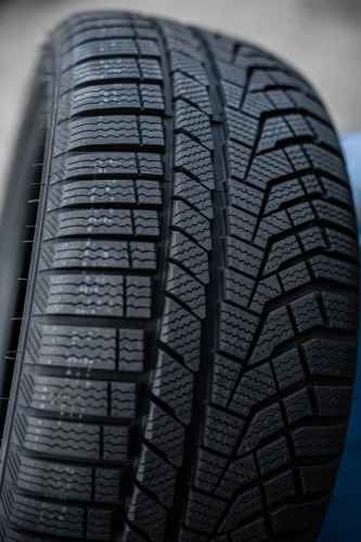 фото протектора и шины Ice Blazer Alpine EVO1 Шина Sailun ICE BLAZER Alpine EVO1 215/45 R16 90V