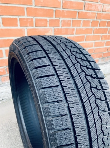 фото протектора и шины Ice Blazer Arctic Шина Sailun Ice Blazer Arctic 225/55 R17 101H Runflat